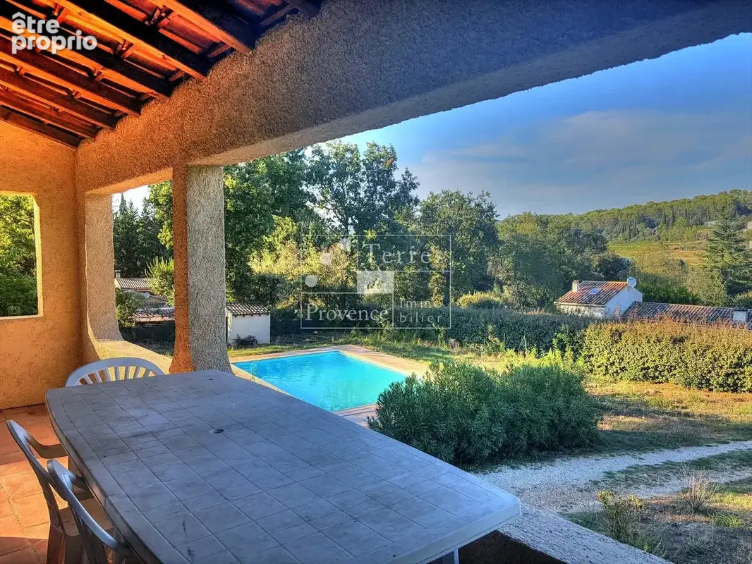 LORGUES – Maison de maçon sur 7500 m² de terrain avec grande piscine - photo 16