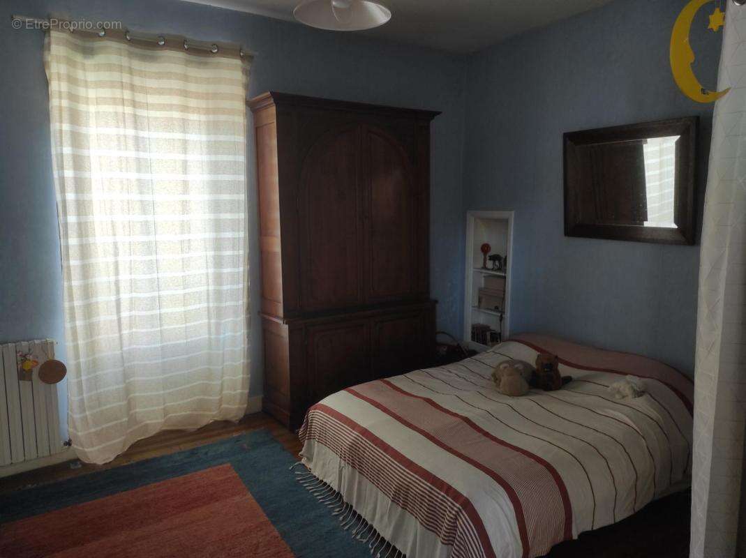 Maison à SAINT-JEAN-D'ANGELY