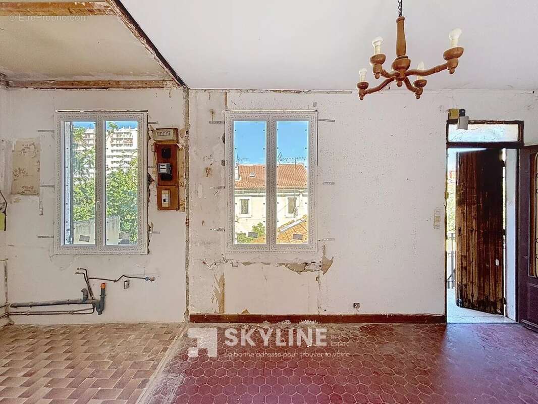 Appartement à MARSEILLE-4E