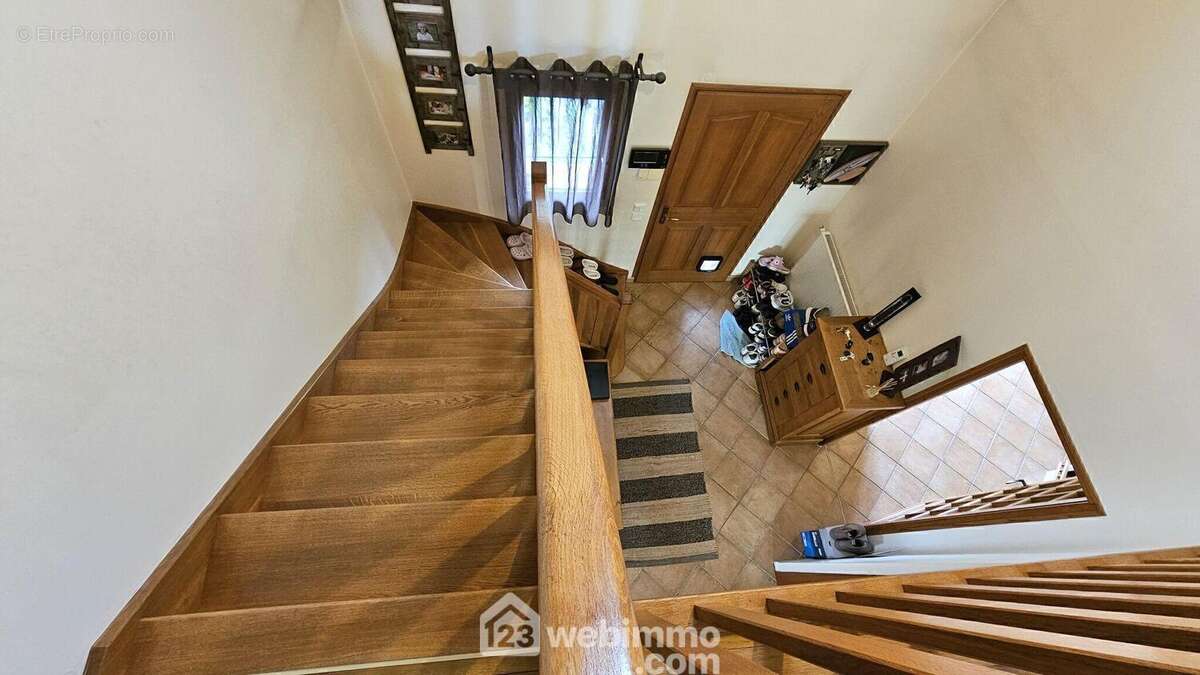 Maintenant direction le 1er étage. - Maison à SOISY-SUR-ECOLE