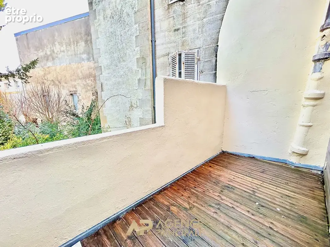 T2 rénové avec terrasse - Centre ville LA Rochelle - photo 3