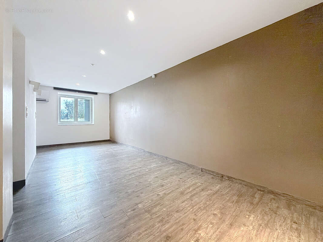 Maison à SAINT-BONNET-LA-RIVIERE