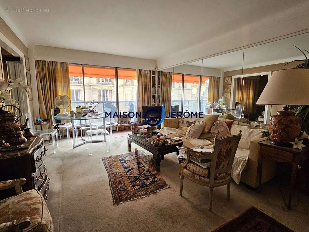 Appartement à PARIS-16E