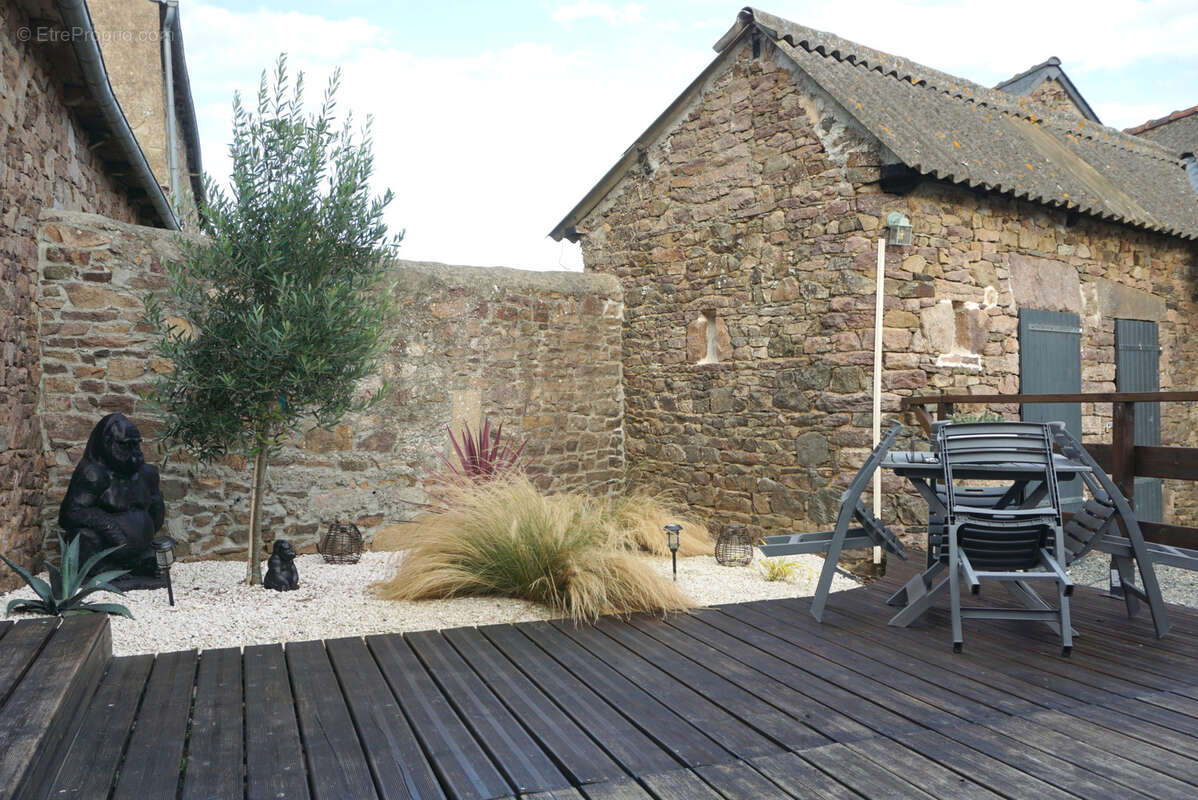Maison à YVIAS