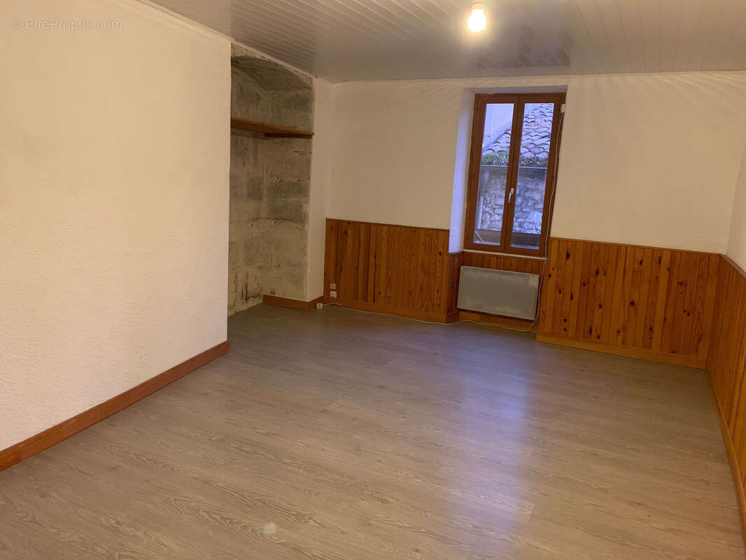 Maison à MONTAIGU-DE-QUERCY