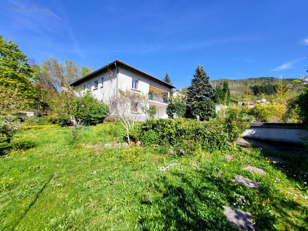 Maison à BRIVES-CHARENSAC