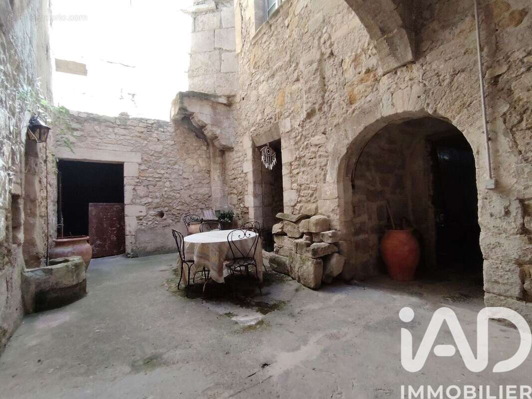 Maison 160 m² à Aramon  - photo 2