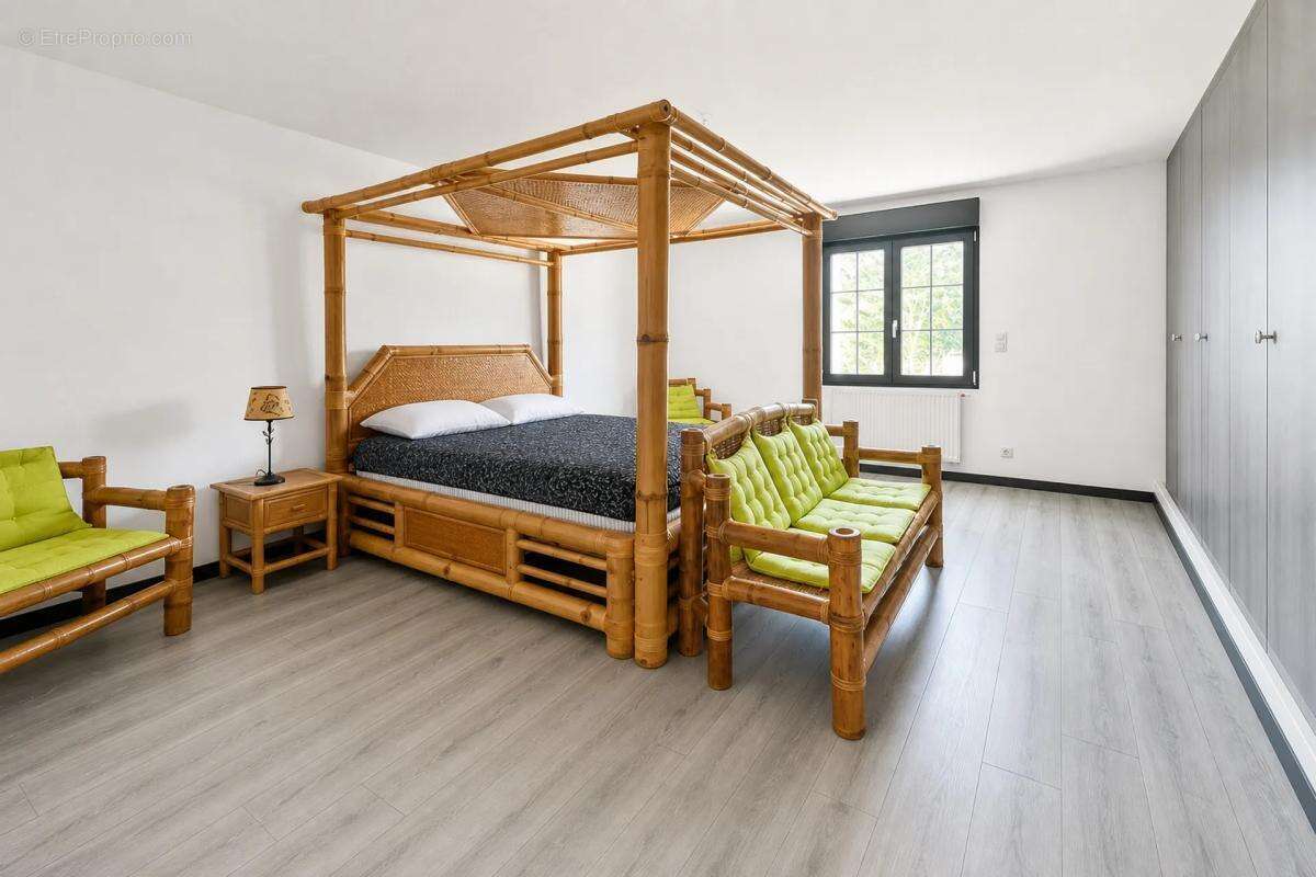 Maison de 390 m² avec terrain de 3 hectares - photo 22