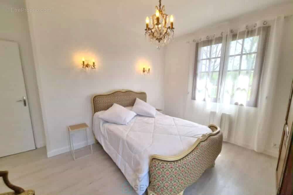 Maison à CENAC-ET-SAINT-JULIEN