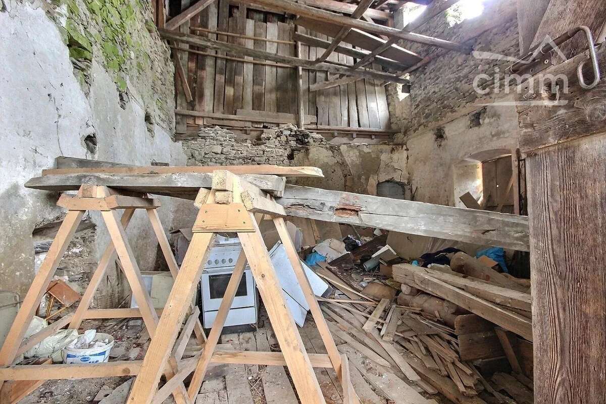 Maison à BOURGET-EN-HUILE