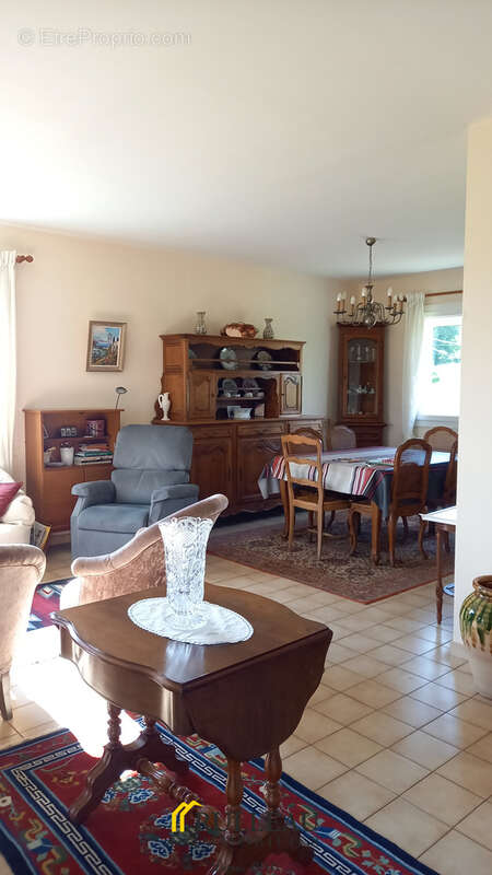 Maison familiale avec vue estuaire, terrasse et grand terrain arboré à Plassac - photo 6