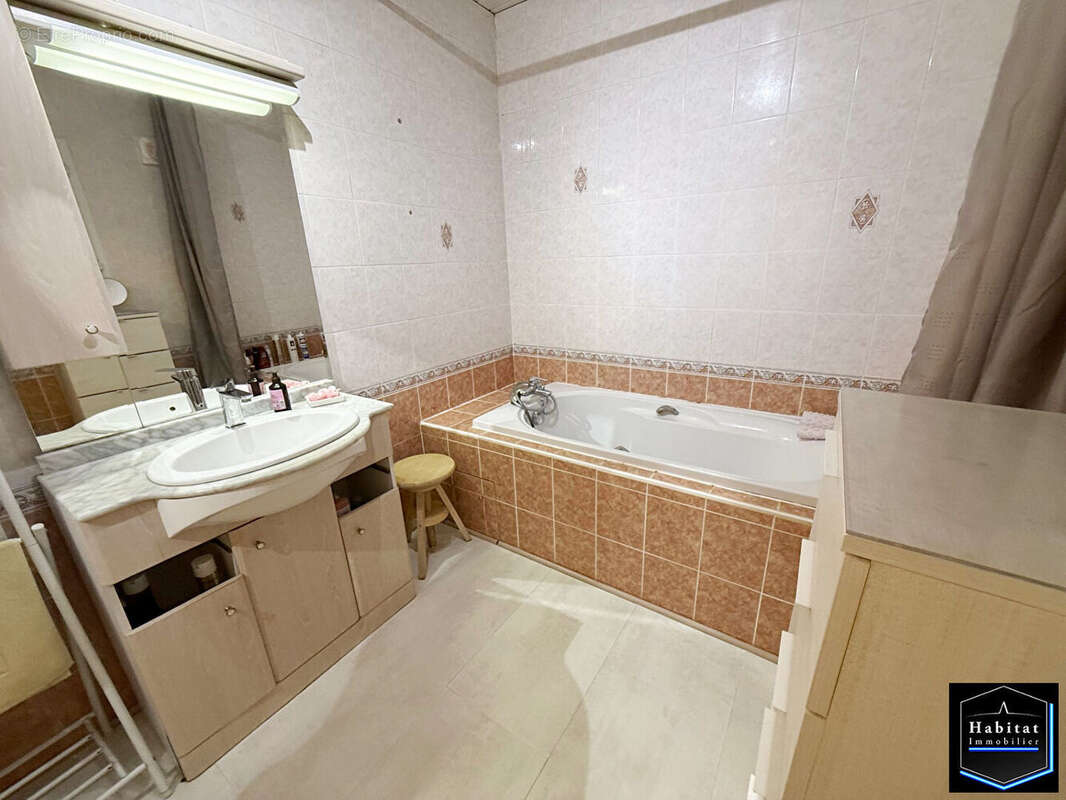 Maison à VER-SUR-LAUNETTE