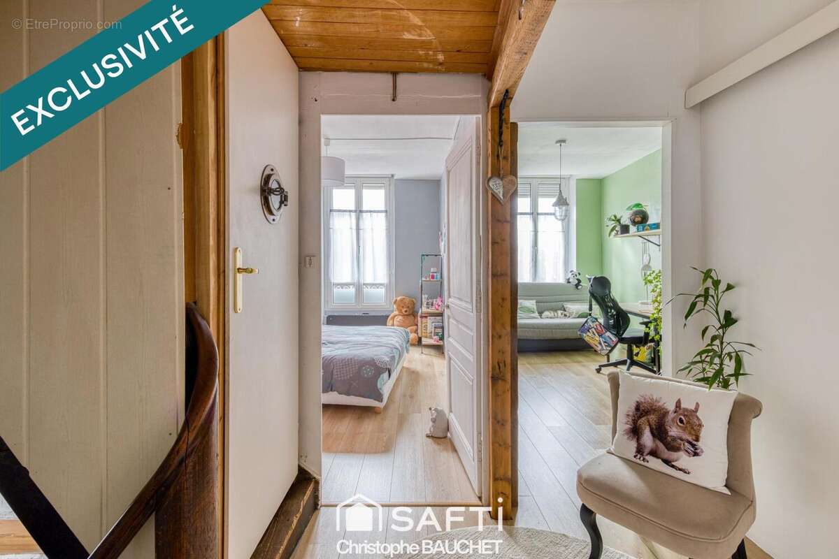 Photo 9 - Maison à JUJURIEUX