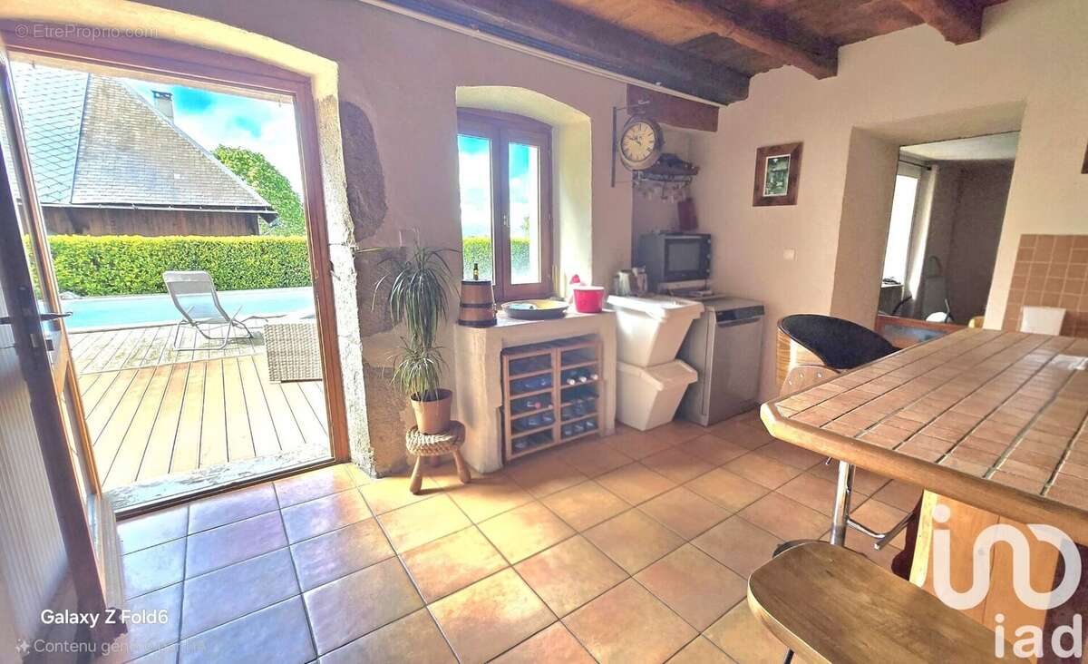 Maison 183 m² à Bellecombe-En-Bauges  - photo 2