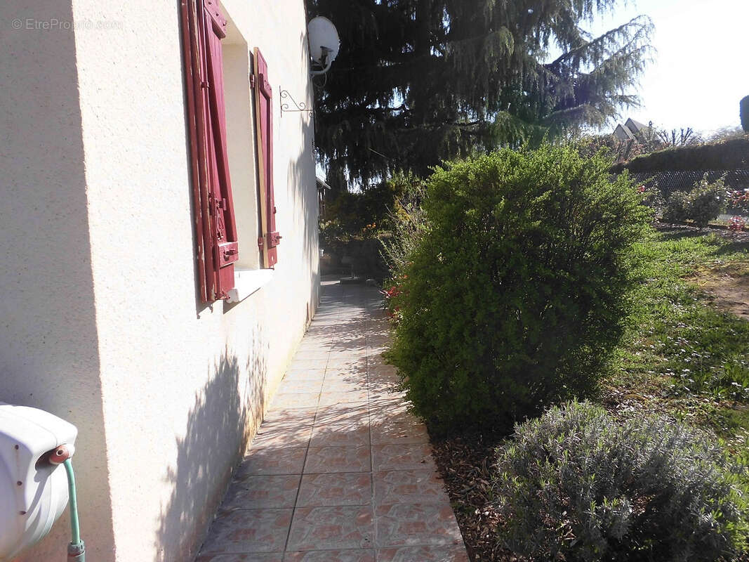 Maison à SALIGNAC-EYVIGUES