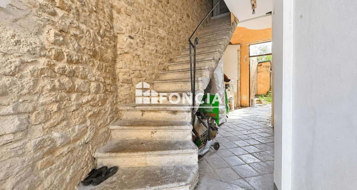 À vendre – immeuble de rapport en pierre – chazay-d'azergues (rue du chevalier bayard) - photo 2