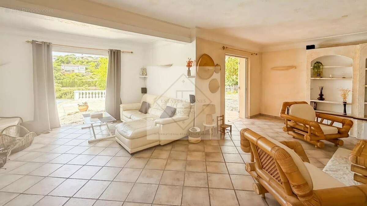 À vendre – villa de charme vue mer à antibes, calme absolu - photo 22