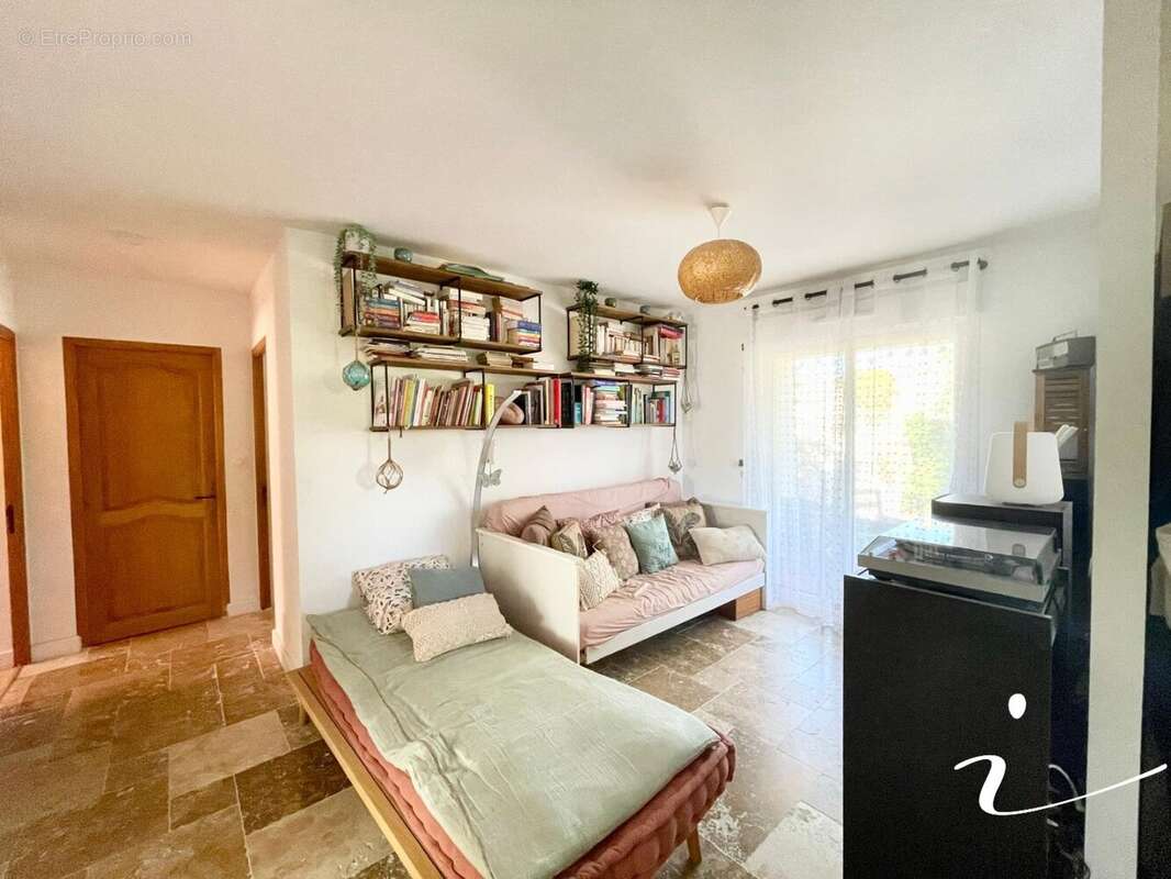Maison à MAUGUIO