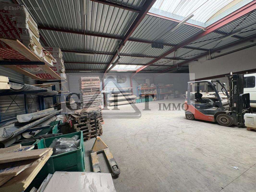 Commerce à VERT-SAINT-DENIS