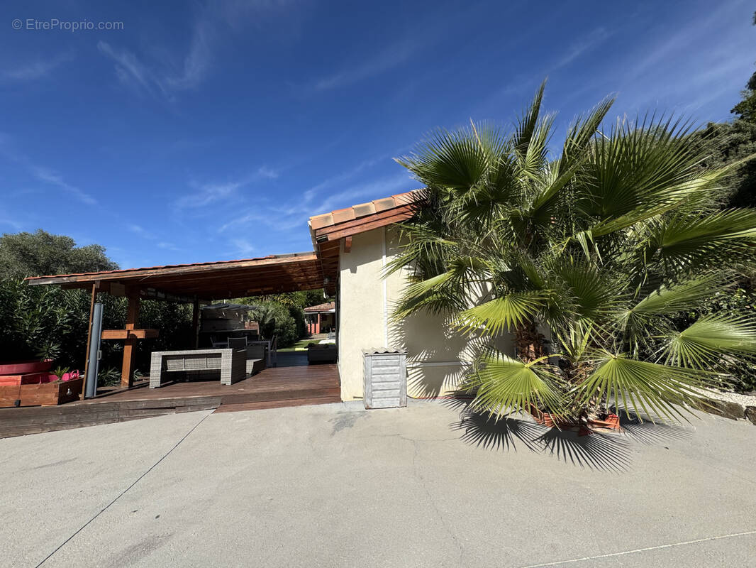 Maison à BORMES-LES-MIMOSAS