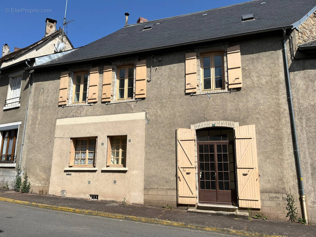 Coussac Bonneval Maison du bourg 5 pièces avec garage, proches commerces - photo 1