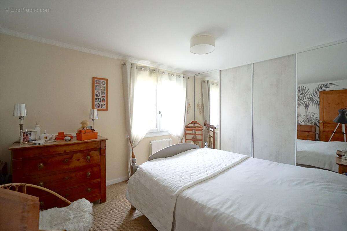 Maison à LA TOUR-DE-SALVAGNY