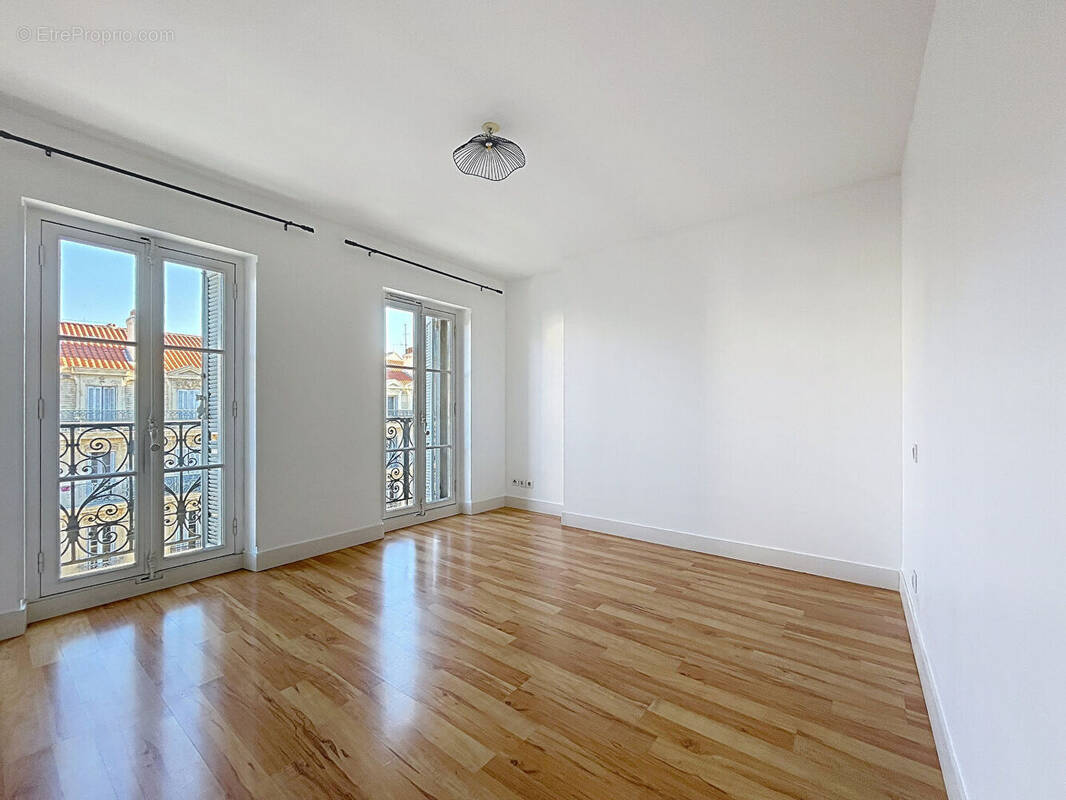 Appartement à MARSEILLE-2E