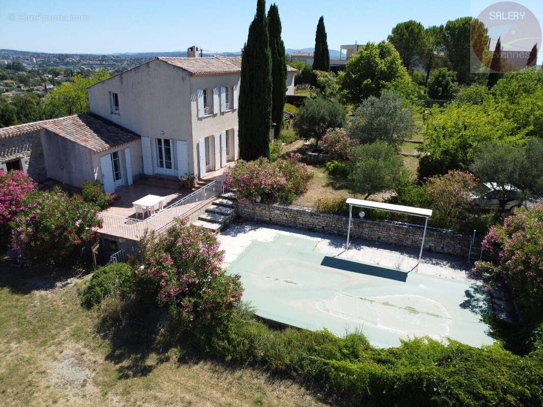 Propriété de 300m² sur son parc arboré de 4678m² avec piscine - photo 2