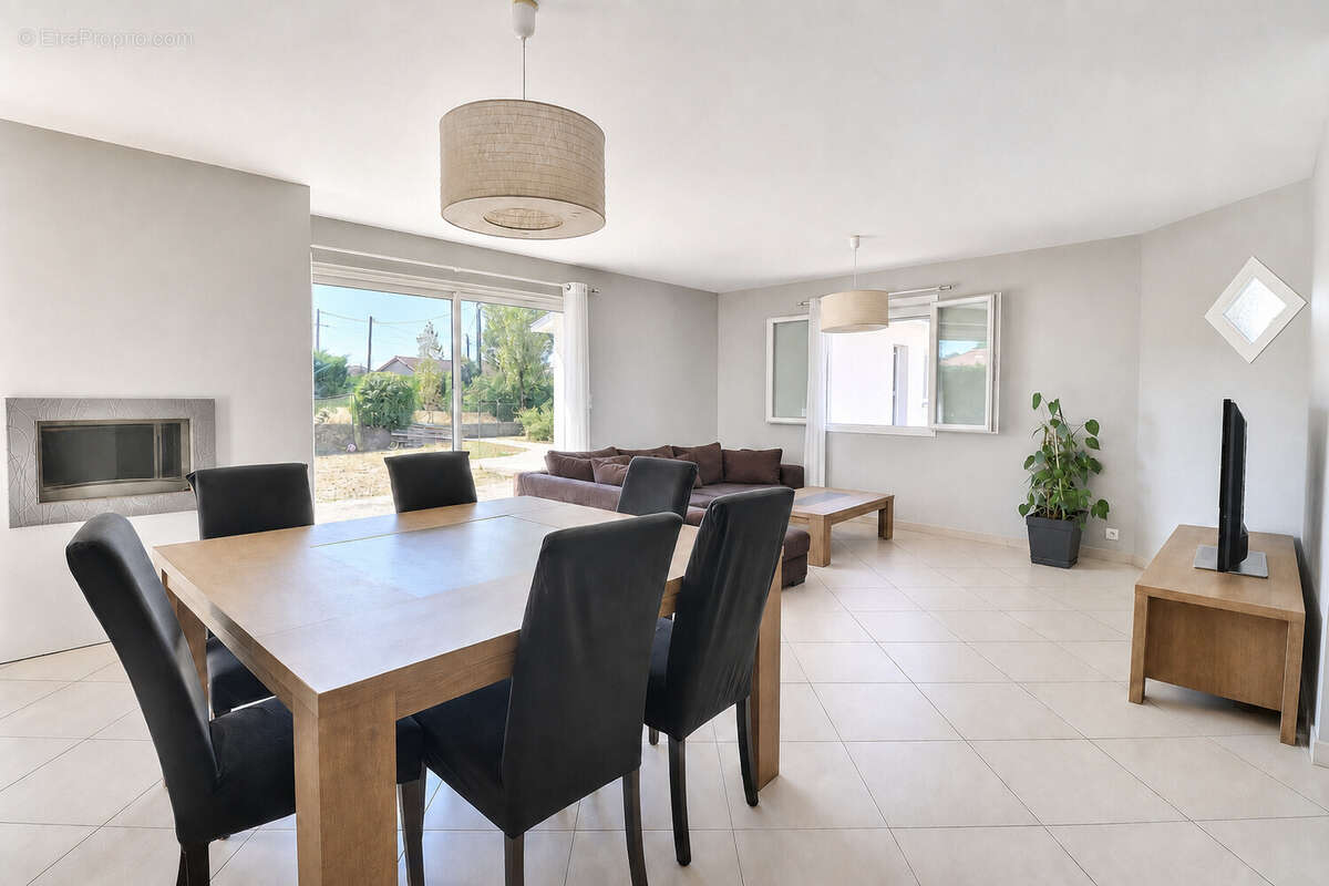 Maison familiale avec dépendance - photo 2