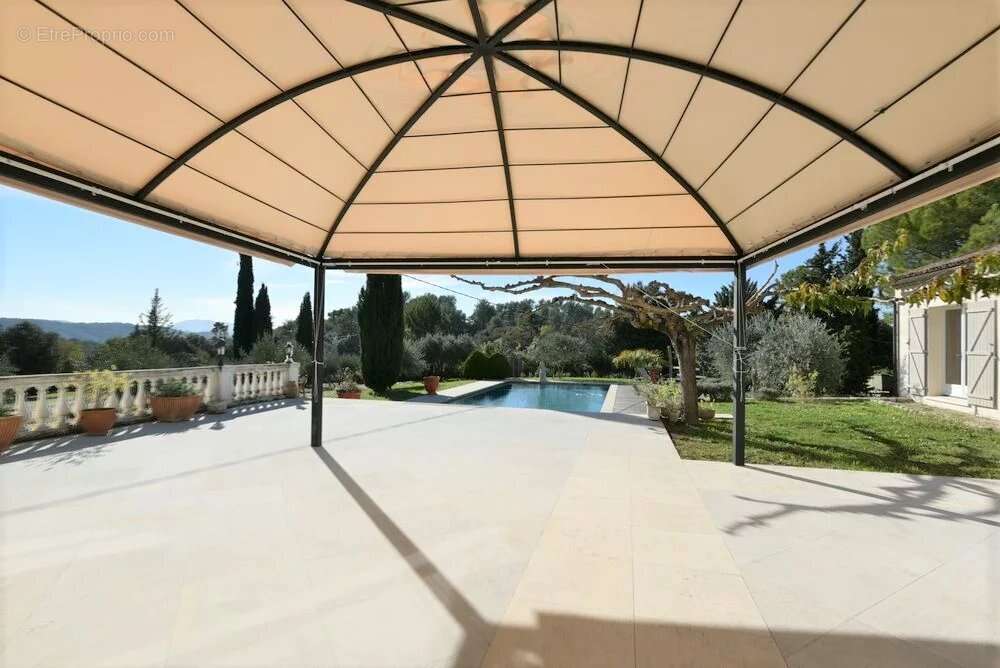 Maison à MONTAUROUX