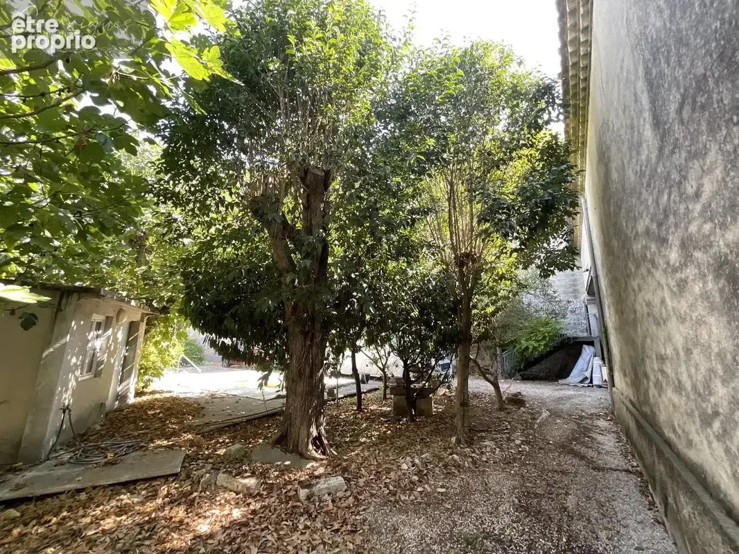 Le Cailar, maison de village à restaurer avec dépendances. - photo 17