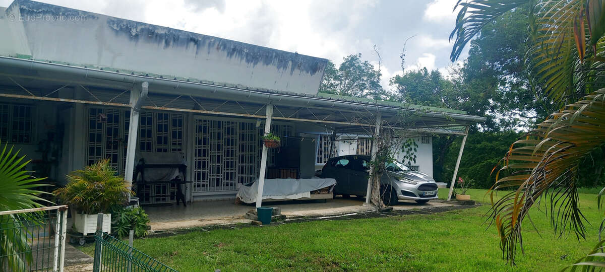 Maison à LES ABYMES