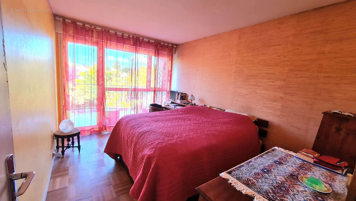 Appartement à BURES-SUR-YVETTE