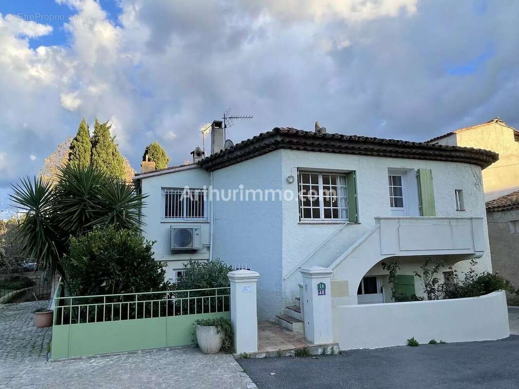 Maison à PLAN-DE-LA-TOUR