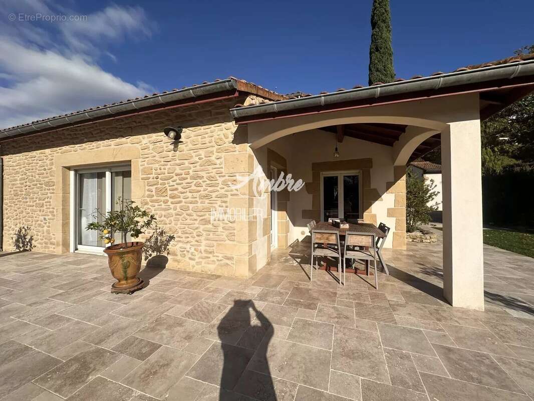 Maison à MONTELEGER