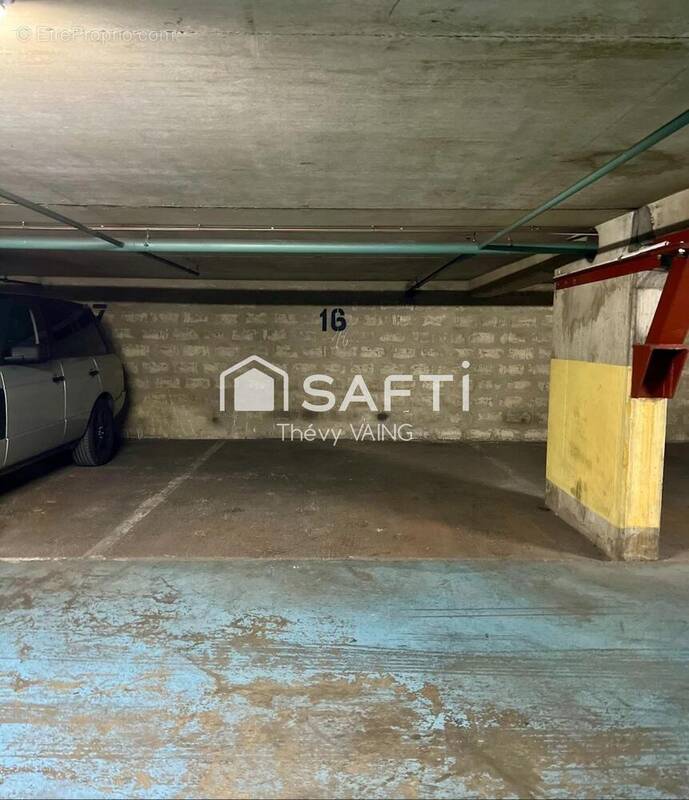 Photo 1 - Parking à PARIS-10E