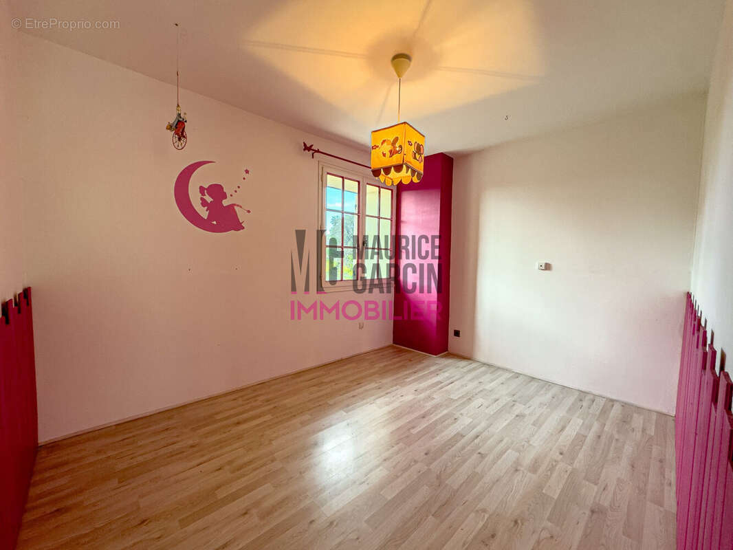 Maison à LAUDUN-L&#039;ARDOISE