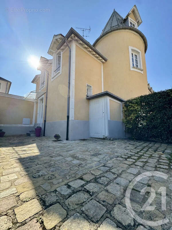 Appartement à FONTAINEBLEAU
