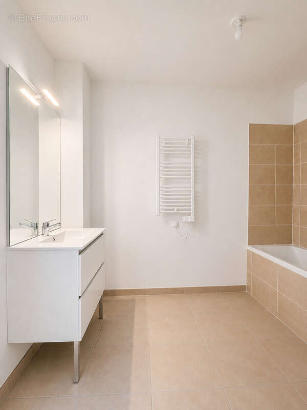 Appartement à PORT-DE-BOUC