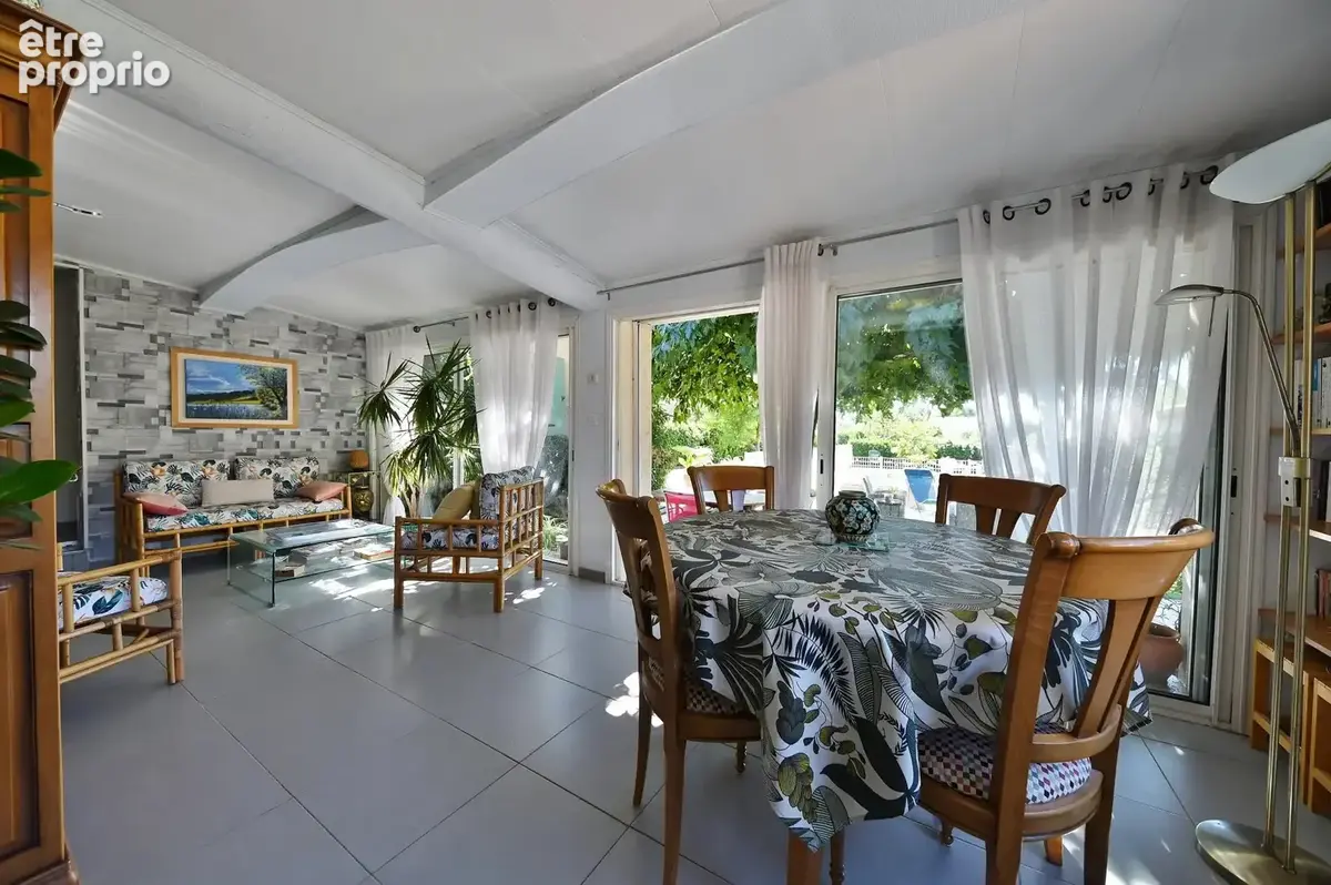 Charmante villa de plain-pied avec piscine et beau terrain arboré - photo 3