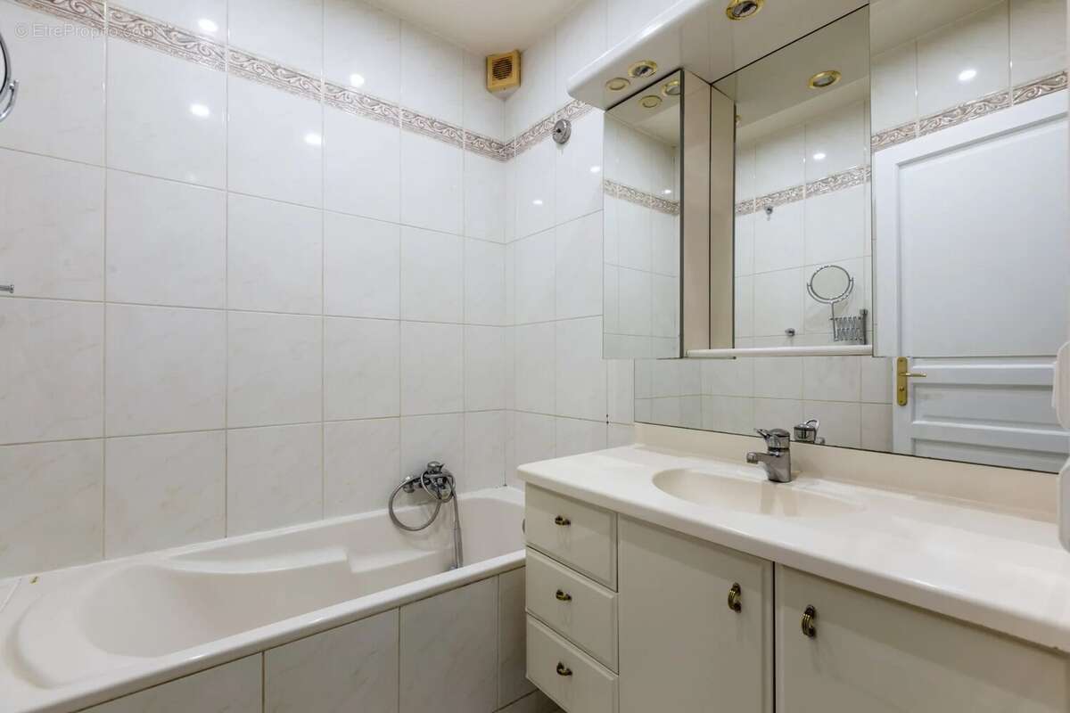 Appartement à PARIS-17E