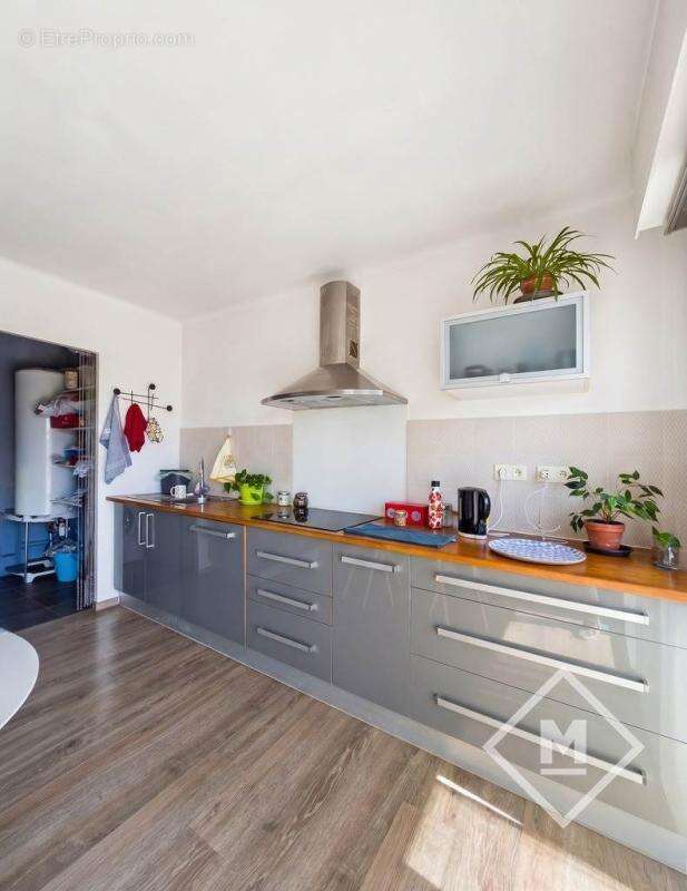 Appartement à MARSEILLE-4E