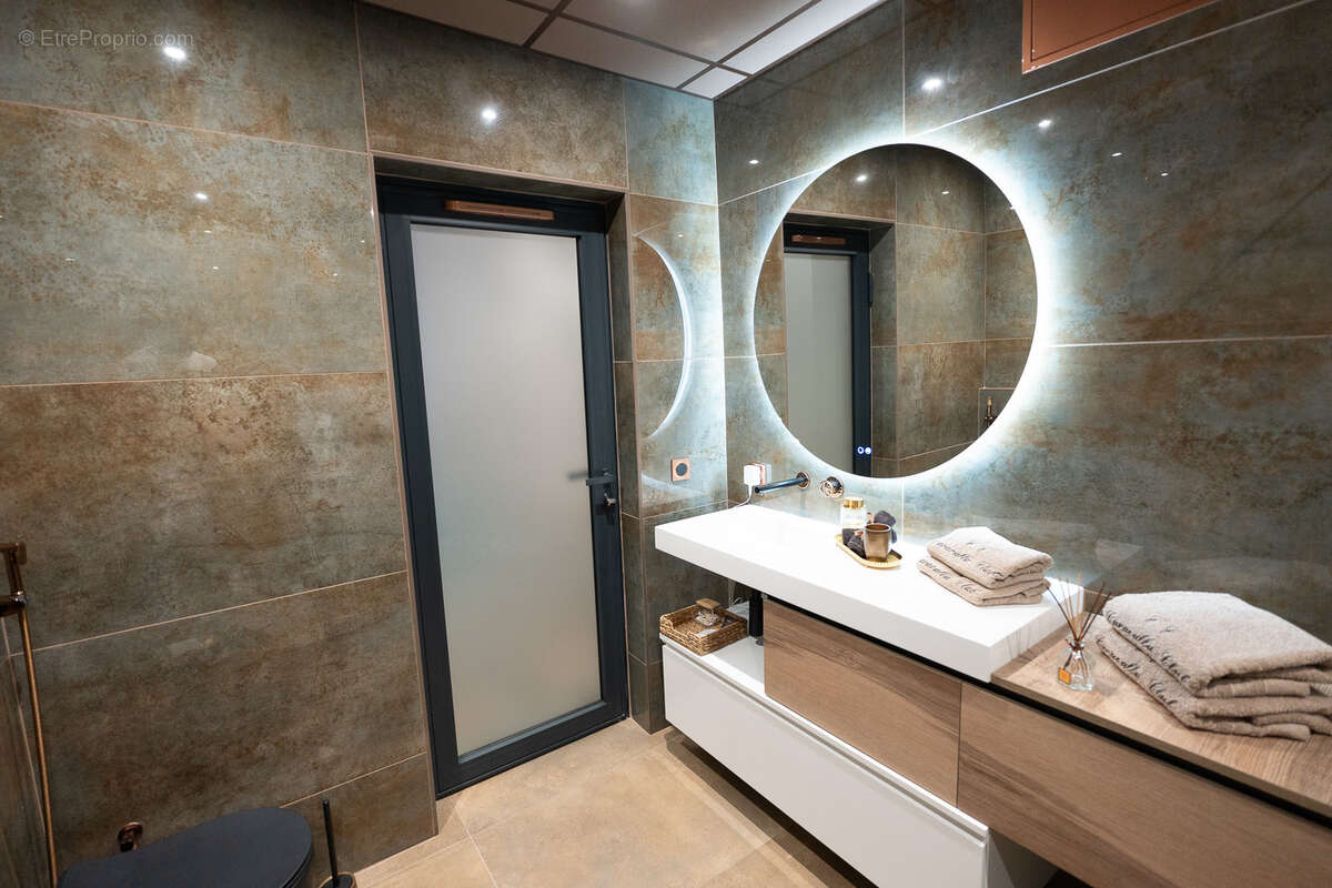 Appartement à SAINT-PRIEST-EN-JAREZ