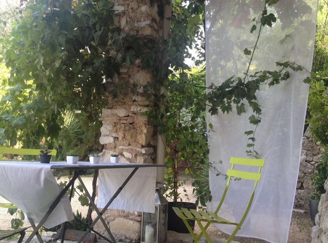Appartement à ROQUEFORT-LES-PINS