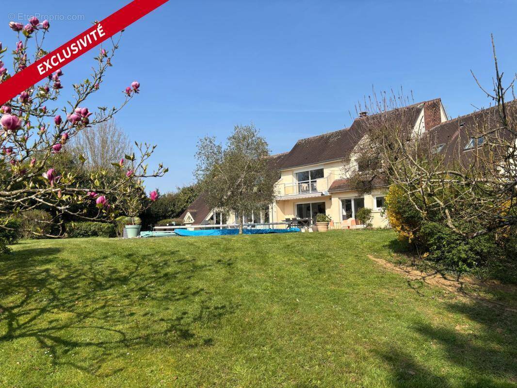 Maison à YVRE-L'EVEQUE