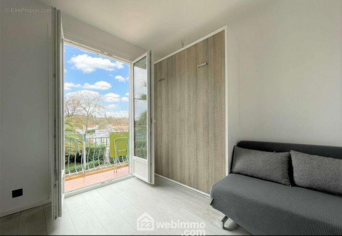 Un studio de 12 m² optimisé, idéal pour un pied-à-terre au calme. - Appartement à GRIMAUD