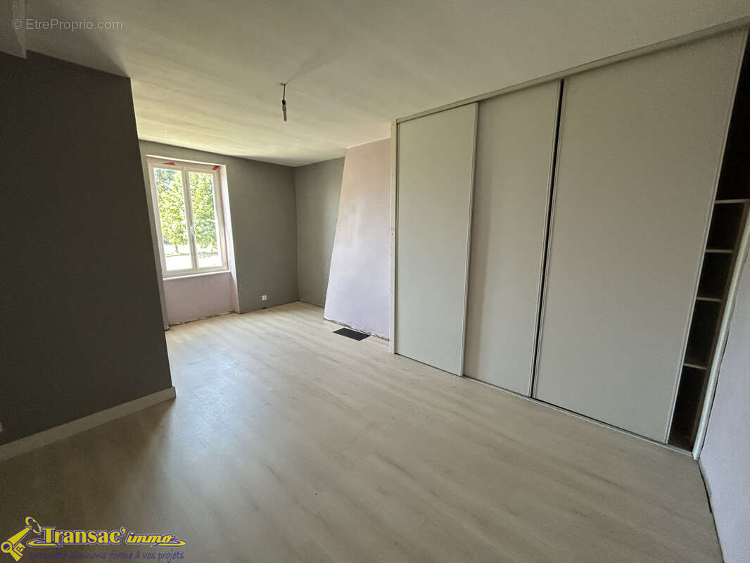Maison 5 pièces 122m2 avec grange et terrain - photo 6