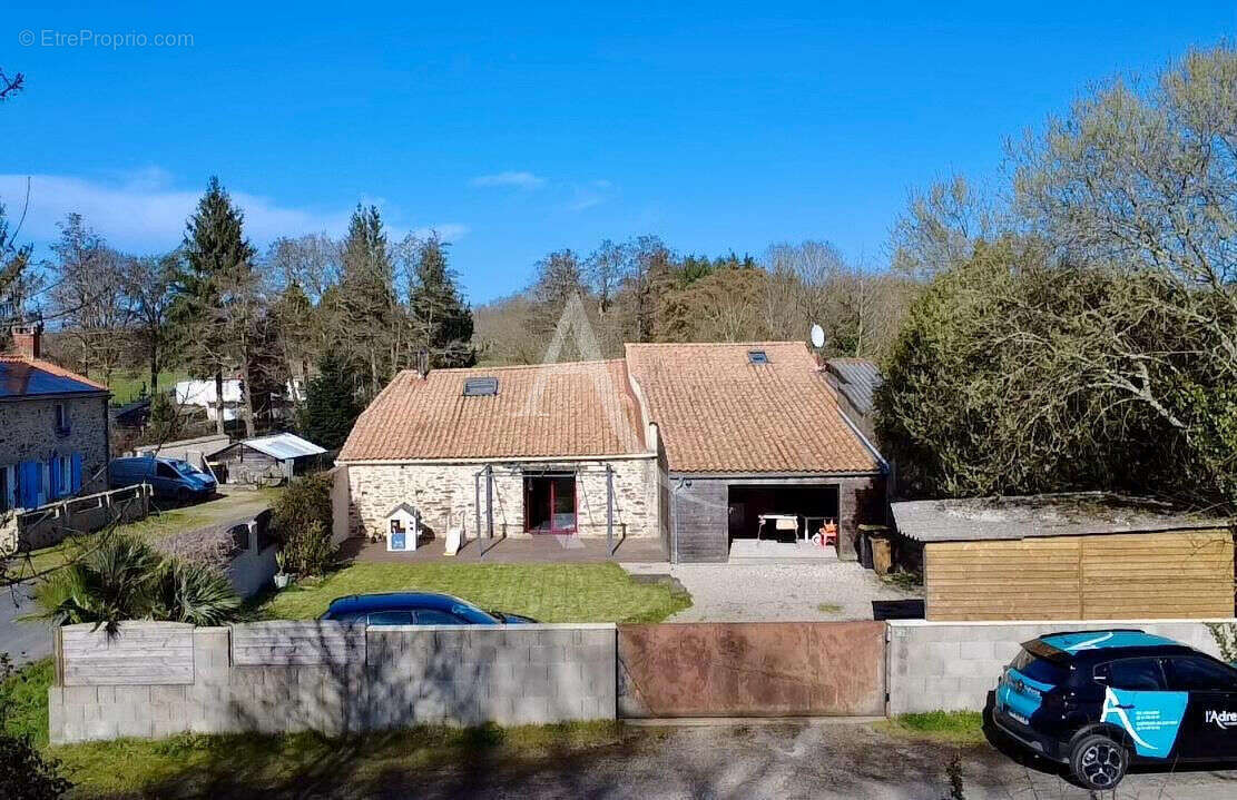 Maison à SAINTE-FLAIVE-DES-LOUPS