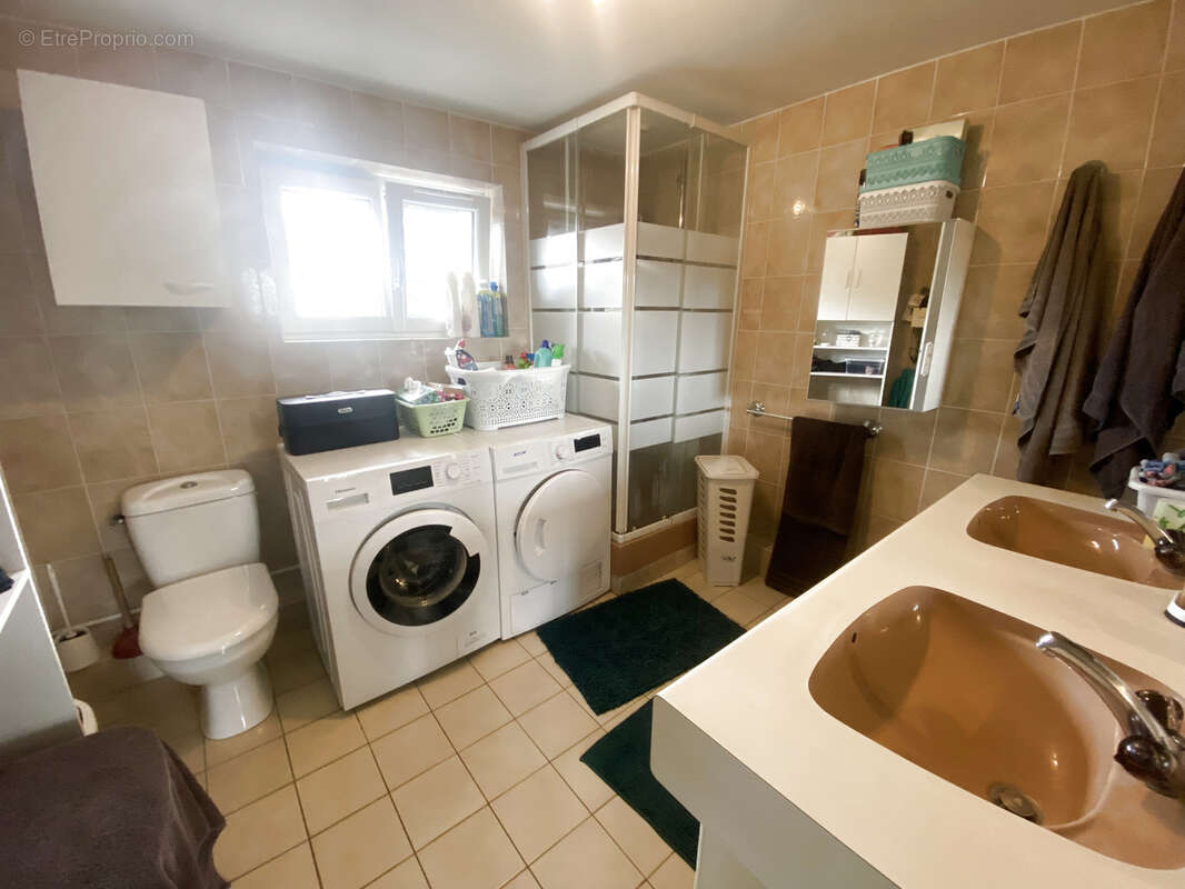 Maison à VER-SUR-LAUNETTE