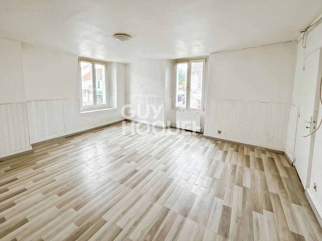 Appartement à FONTENAY-TRESIGNY